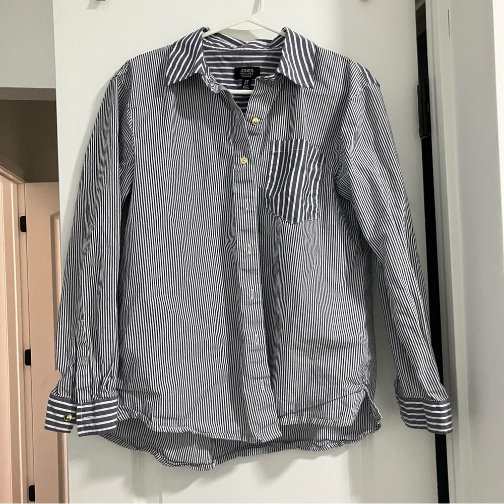Jones New York Classic Blue and White Striped Women’s Shirt, Size Medium
